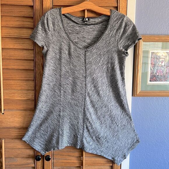 Cable & Gauge Asymmetrical Shark-bite Hem Tunic Top M - Picture 8 of 9